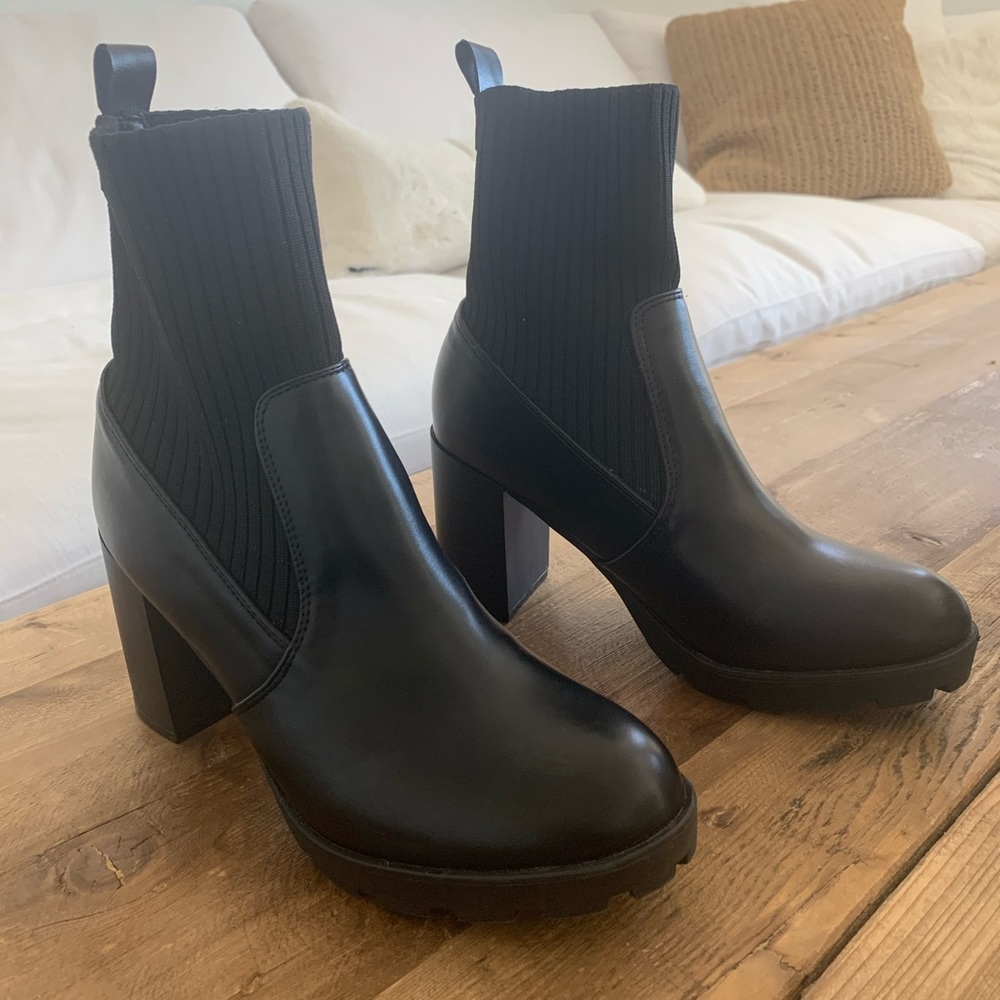 Catherine Malandrino Ribbed Ankle Boots Brand New